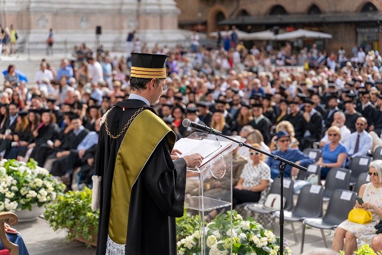 Rettore dal palco