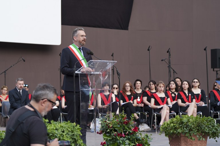 Sindaco Lepore dal palco