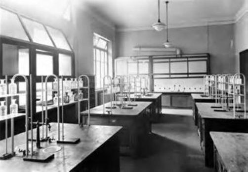 Laboratorio analisi per gli studenti del III anno facoltà di chimica industriale